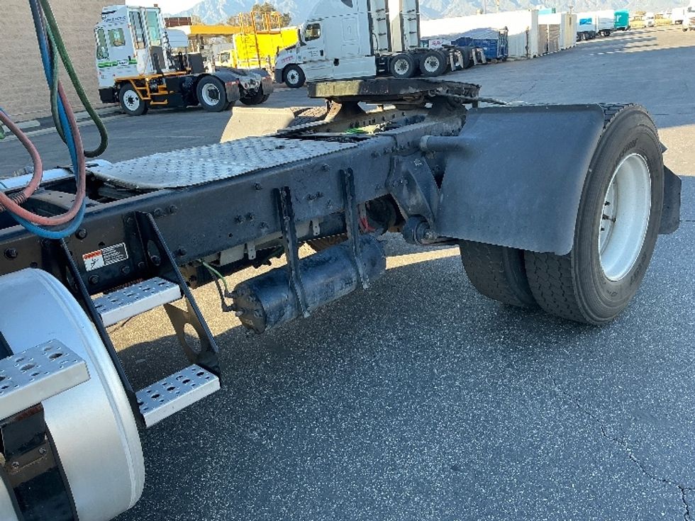 Day Cab Tractor-Heavy Duty Tractors-Freightliner-2019-Cascadia 12542ST-Fontana-CA-408,222\n\t\tmiles-$ 36,750 - Image 16