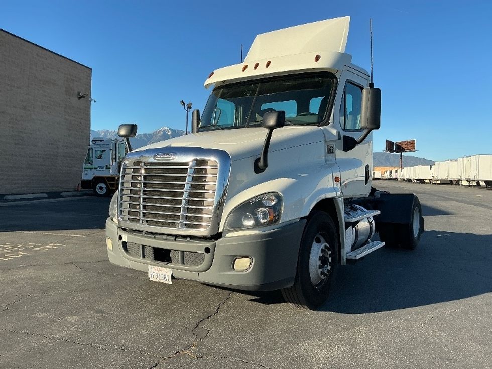 Day Cab Tractor-Heavy Duty Tractors-Freightliner-2019-Cascadia 12542ST-Fontana-CA-408,222\n\t\tmiles-$ 36,750 - Image 3