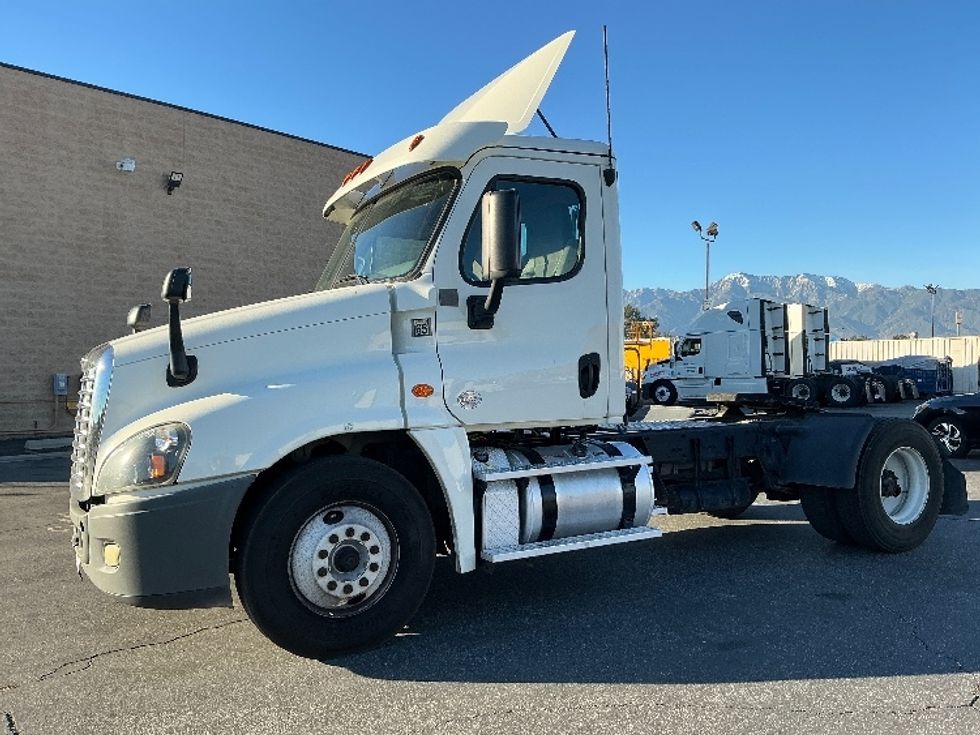 Day Cab Tractor-Heavy Duty Tractors-Freightliner-2019-Cascadia 12542ST-Fontana-CA-408,222\n\t\tmiles-$ 36,750 - Image 4