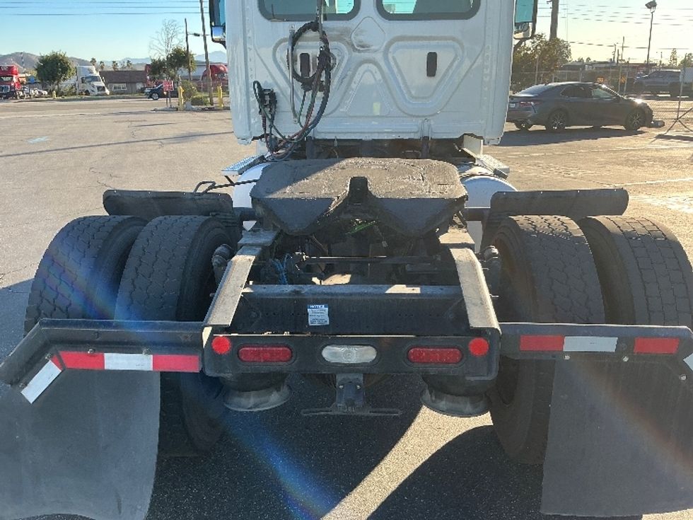 Day Cab Tractor-Heavy Duty Tractors-Freightliner-2019-Cascadia 12542ST-Fontana-CA-408,222\n\t\tmiles-$ 36,750 - Image 6