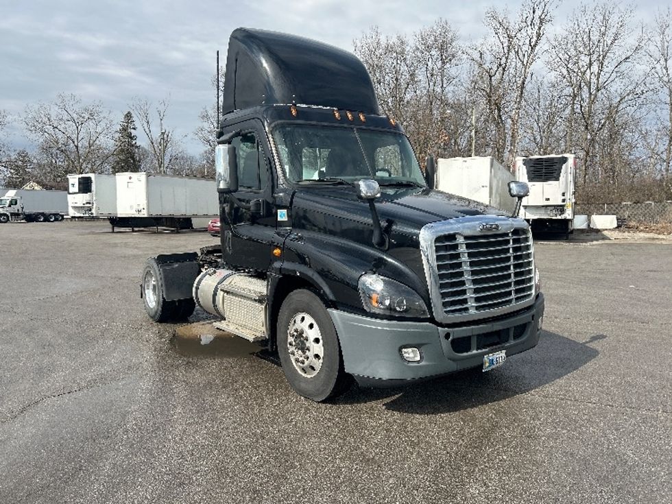 Day Cab Tractor-Heavy Duty Tractors-Freightliner-2019-Cascadia 12542ST-Fort Wayne-IN-429,800\n\t\tmiles-$ 26,250 - Image 1