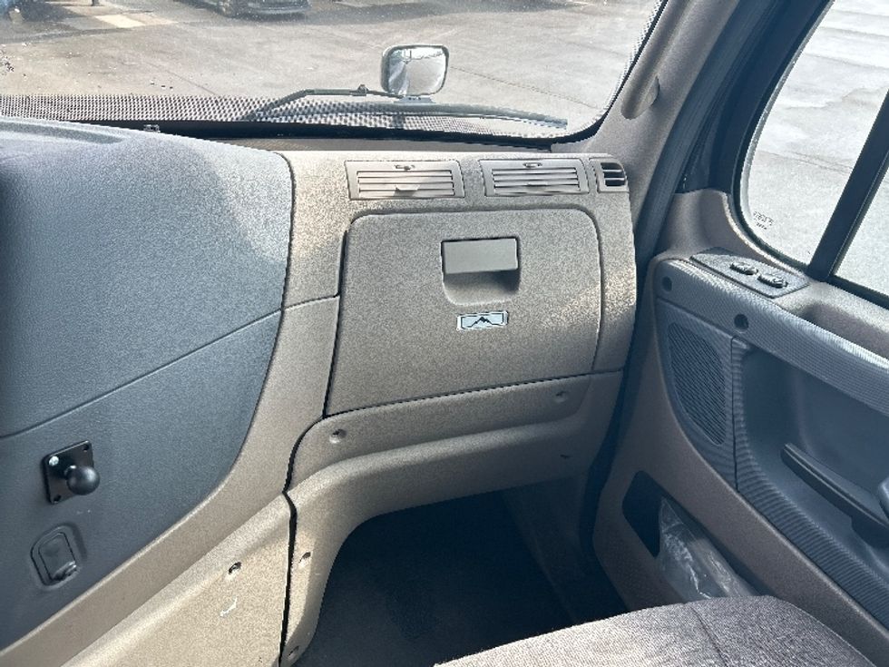 Day Cab Tractor-Heavy Duty Tractors-Freightliner-2019-Cascadia 12542ST-Fort Wayne-IN-429,800\n\t\tmiles-$ 26,250 - Image 13