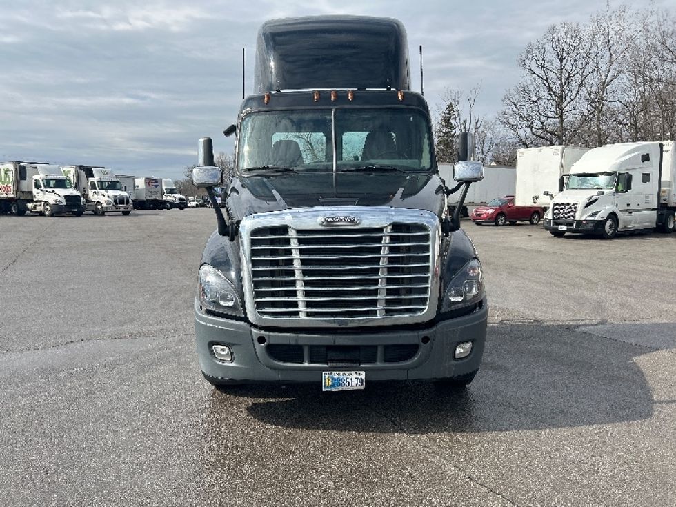 Day Cab Tractor-Heavy Duty Tractors-Freightliner-2019-Cascadia 12542ST-Fort Wayne-IN-429,800\n\t\tmiles-$ 26,250 - Image 2