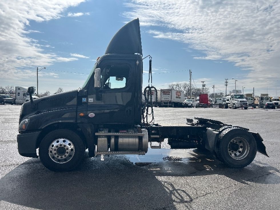 Day Cab Tractor-Heavy Duty Tractors-Freightliner-2019-Cascadia 12542ST-Fort Wayne-IN-429,800\n\t\tmiles-$ 26,250 - Image 4