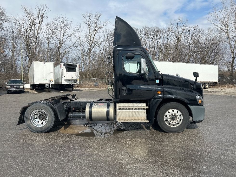Day Cab Tractor-Heavy Duty Tractors-Freightliner-2019-Cascadia 12542ST-Fort Wayne-IN-429,800\n\t\tmiles-$ 26,250 - Image 8