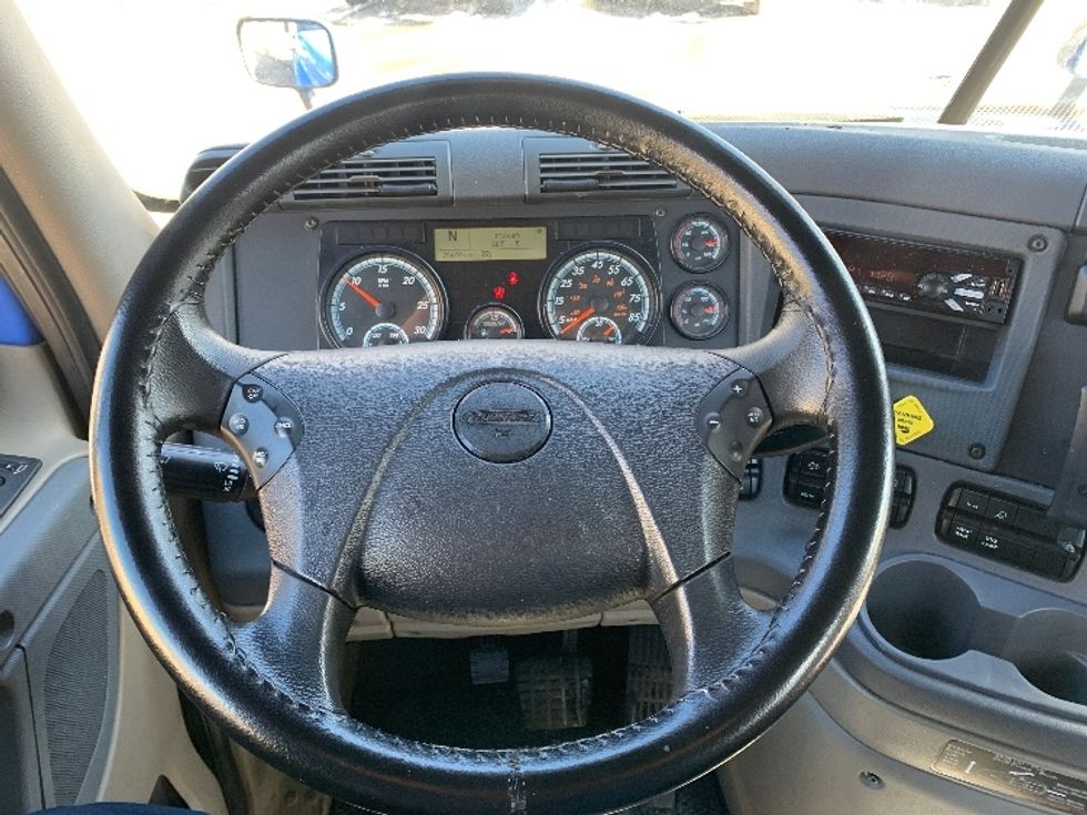 Day Cab Tractor-Heavy Duty Tractors-Freightliner-2019-Cascadia 12542ST-Franklin-MA-294,904\n\t\tmiles-$ 39,500 - Image 11