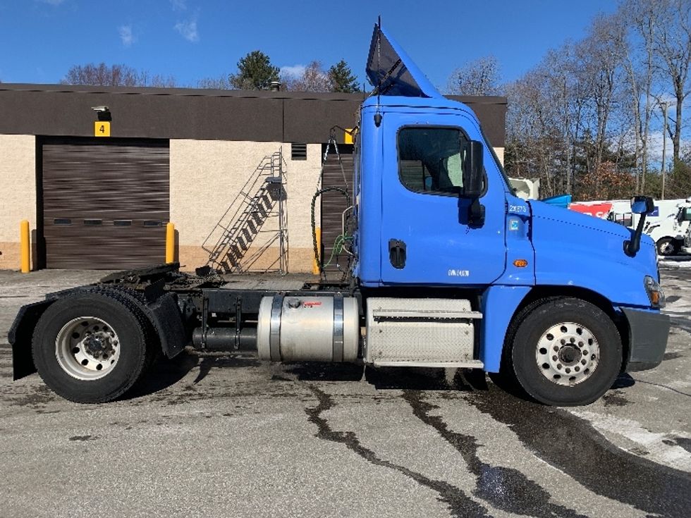 Day Cab Tractor-Heavy Duty Tractors-Freightliner-2019-Cascadia 12542ST-Franklin-MA-294,904\n\t\tmiles-$ 39,500 - Image 8