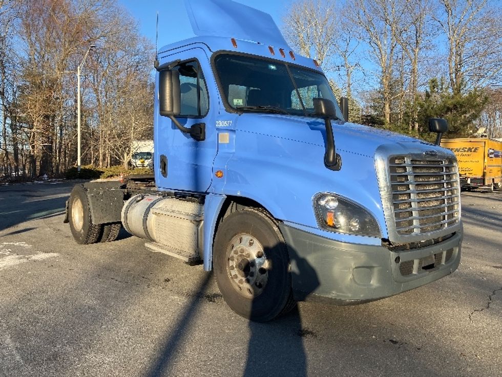 Day Cab Tractor-Heavy Duty Tractors-Freightliner-2019-Cascadia 12542ST-Franklin-MA-311,149\n\t\tmiles-$ 40,500 - Image 1