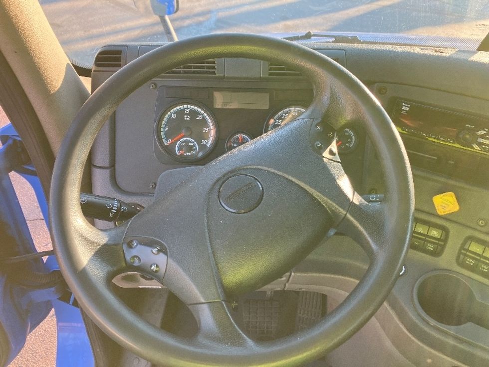 Day Cab Tractor-Heavy Duty Tractors-Freightliner-2019-Cascadia 12542ST-Franklin-MA-311,149\n\t\tmiles-$ 40,500 - Image 11