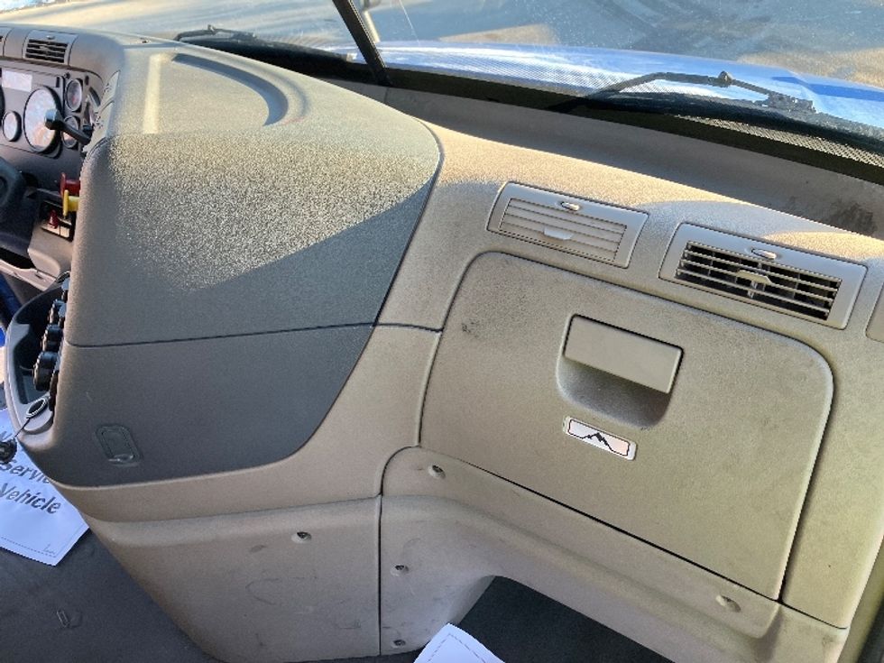 Day Cab Tractor-Heavy Duty Tractors-Freightliner-2019-Cascadia 12542ST-Franklin-MA-311,149\n\t\tmiles-$ 40,500 - Image 13