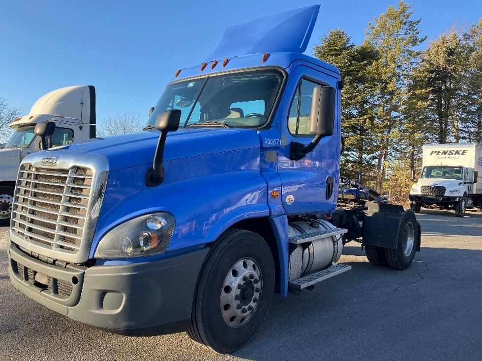 Day Cab Tractor-Heavy Duty Tractors-Freightliner-2019-Cascadia 12542ST-Franklin-MA-311,149\n\t\tmiles-$ 40,500 - Image 3