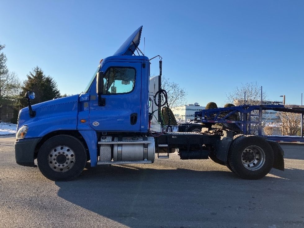 Day Cab Tractor-Heavy Duty Tractors-Freightliner-2019-Cascadia 12542ST-Franklin-MA-311,149\n\t\tmiles-$ 40,500 - Image 4
