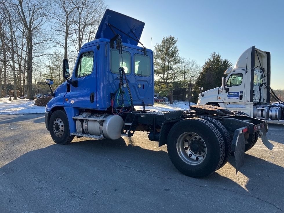 Day Cab Tractor-Heavy Duty Tractors-Freightliner-2019-Cascadia 12542ST-Franklin-MA-311,149\n\t\tmiles-$ 40,500 - Image 5
