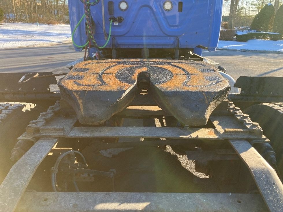 Day Cab Tractor-Heavy Duty Tractors-Freightliner-2019-Cascadia 12542ST-Franklin-MA-311,149\n\t\tmiles-$ 40,500 - Image 6