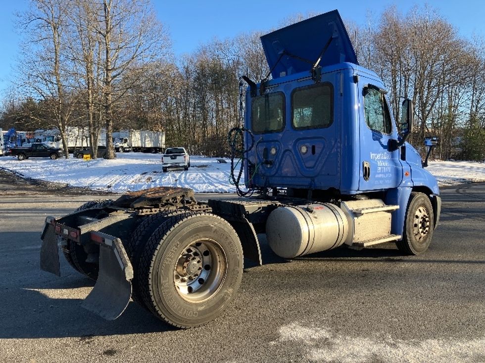Day Cab Tractor-Heavy Duty Tractors-Freightliner-2019-Cascadia 12542ST-Franklin-MA-311,149\n\t\tmiles-$ 40,500 - Image 7