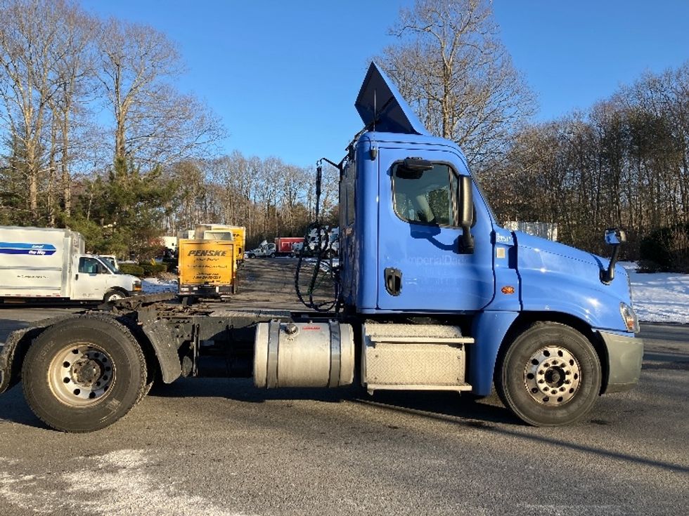 Day Cab Tractor-Heavy Duty Tractors-Freightliner-2019-Cascadia 12542ST-Franklin-MA-311,149\n\t\tmiles-$ 40,500 - Image 8