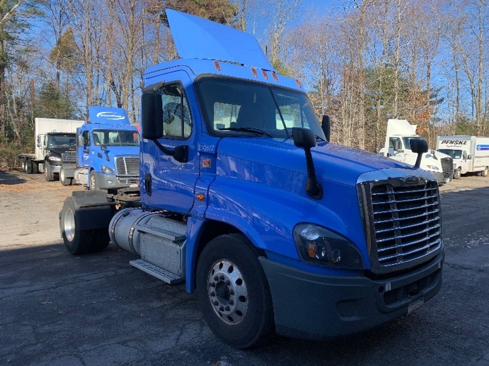 Day Cab Tractor-Heavy Duty Tractors-Freightliner-2019-Cascadia 12542ST-Franklin-MA-312,958\n\t\tmiles-$ 38,750 - Image 1