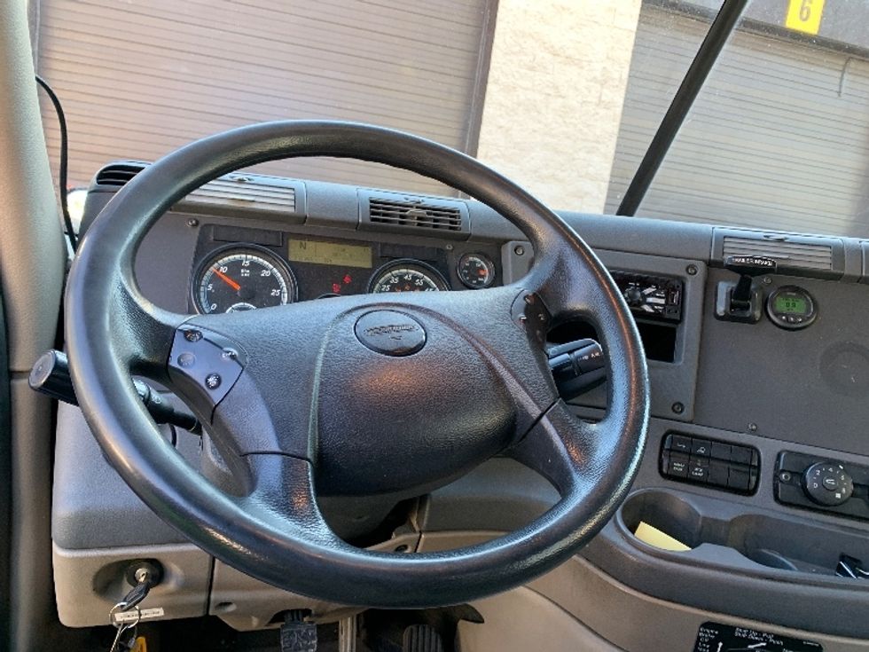 Day Cab Tractor-Heavy Duty Tractors-Freightliner-2019-Cascadia 12542ST-Franklin-MA-312,958\n\t\tmiles-$ 38,750 - Image 11