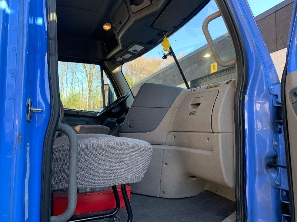 Day Cab Tractor-Heavy Duty Tractors-Freightliner-2019-Cascadia 12542ST-Franklin-MA-312,958\n\t\tmiles-$ 38,750 - Image 12