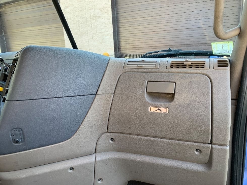 Day Cab Tractor-Heavy Duty Tractors-Freightliner-2019-Cascadia 12542ST-Franklin-MA-312,958\n\t\tmiles-$ 38,750 - Image 13