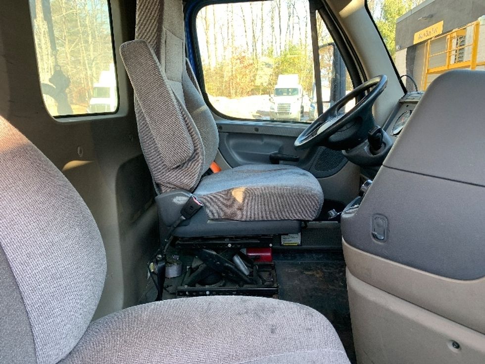 Day Cab Tractor-Heavy Duty Tractors-Freightliner-2019-Cascadia 12542ST-Franklin-MA-312,958\n\t\tmiles-$ 38,750 - Image 14