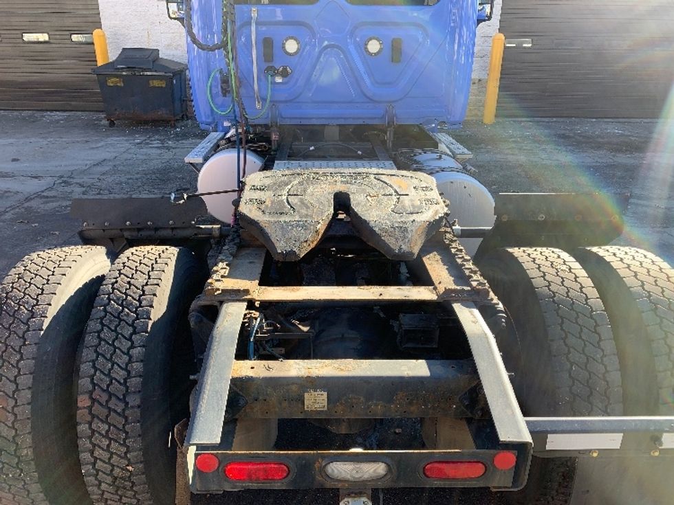 Day Cab Tractor-Heavy Duty Tractors-Freightliner-2019-Cascadia 12542ST-Franklin-MA-312,958\n\t\tmiles-$ 38,750 - Image 6