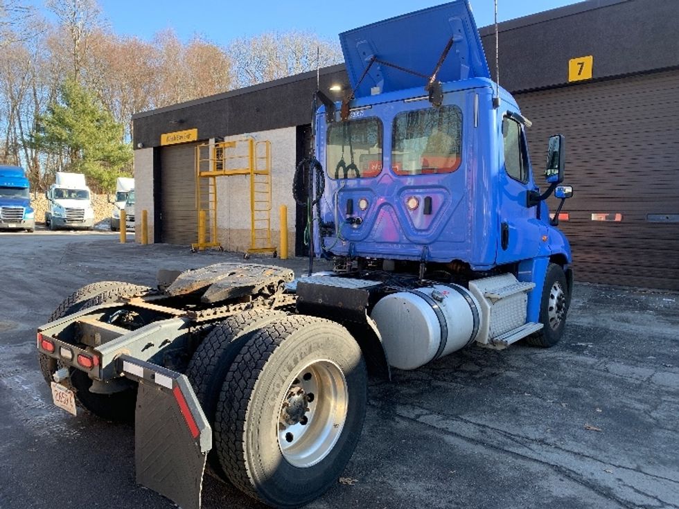 Day Cab Tractor-Heavy Duty Tractors-Freightliner-2019-Cascadia 12542ST-Franklin-MA-312,958\n\t\tmiles-$ 38,750 - Image 7