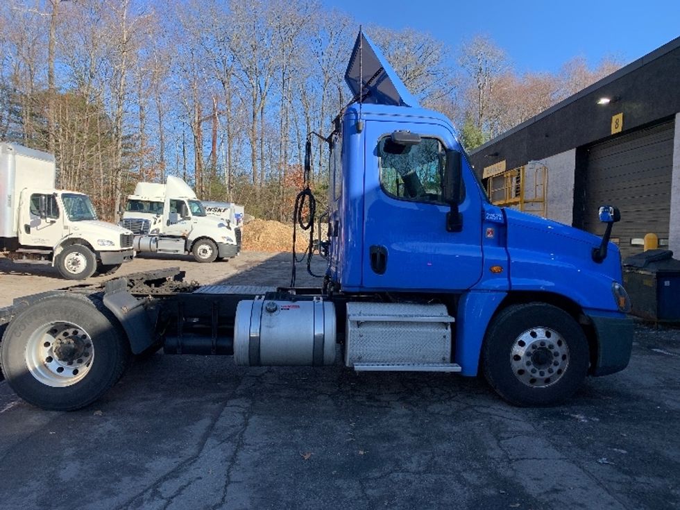 Day Cab Tractor-Heavy Duty Tractors-Freightliner-2019-Cascadia 12542ST-Franklin-MA-312,958\n\t\tmiles-$ 38,750 - Image 8