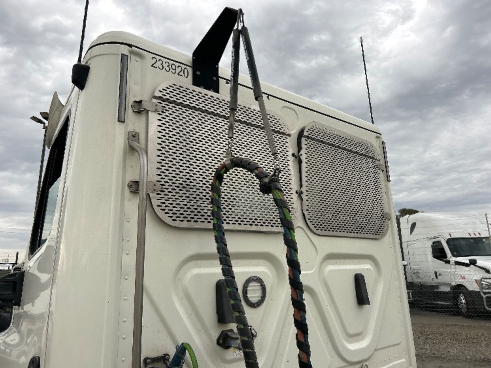 Day Cab Tractor-Heavy Duty Tractors-Freightliner-2019-Cascadia 12542ST-Fresno-CA-32,499\n\t\tmiles-$ 40,500 - Image 17