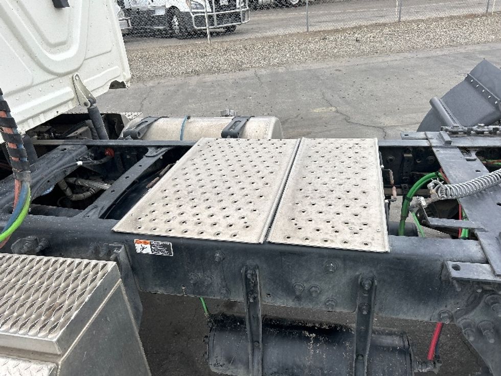 Day Cab Tractor-Heavy Duty Tractors-Freightliner-2019-Cascadia 12542ST-Fresno-CA-32,499\n\t\tmiles-$ 40,500 - Image 18