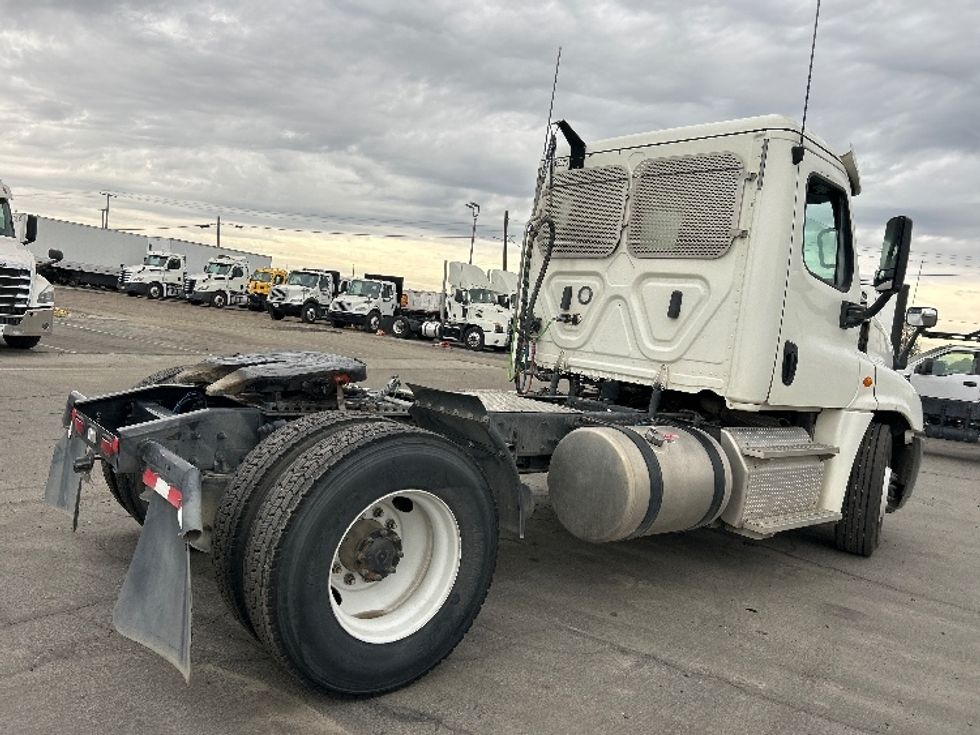 Day Cab Tractor-Heavy Duty Tractors-Freightliner-2019-Cascadia 12542ST-Fresno-CA-32,499\n\t\tmiles-$ 40,500 - Image 7
