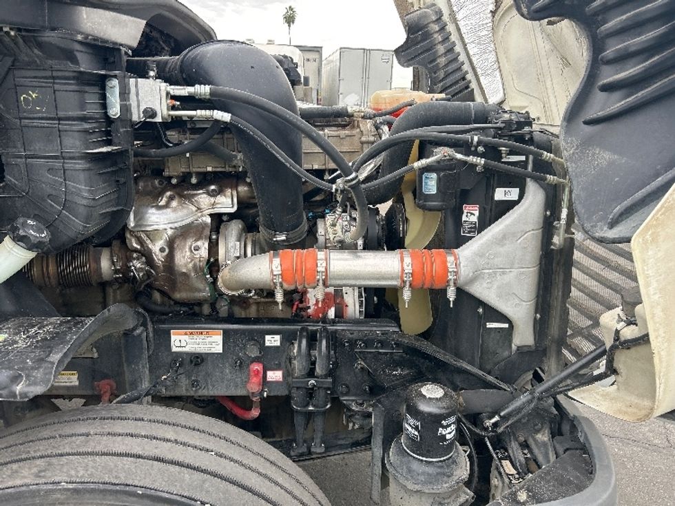 Day Cab Tractor-Heavy Duty Tractors-Freightliner-2019-Cascadia 12542ST-Fresno-CA-33,782\n\t\tmiles-$ 51,000 - Image 14