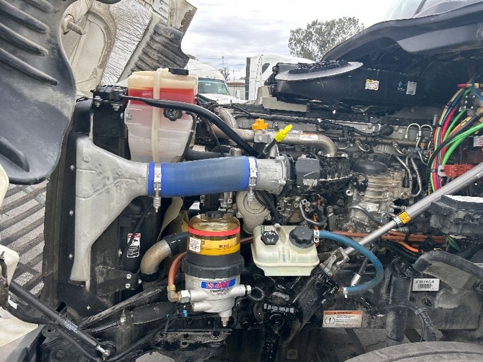 Day Cab Tractor-Heavy Duty Tractors-Freightliner-2019-Cascadia 12542ST-Fresno-CA-33,782\n\t\tmiles-$ 51,000 - Image 15