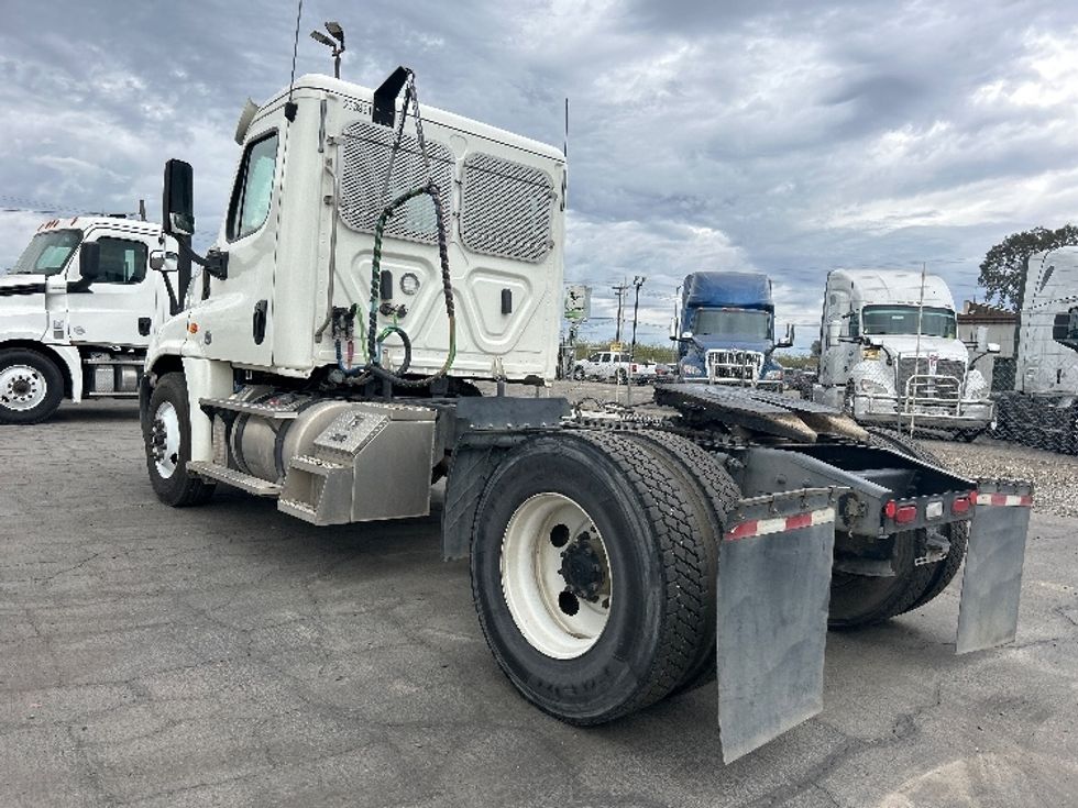 Day Cab Tractor-Heavy Duty Tractors-Freightliner-2019-Cascadia 12542ST-Fresno-CA-33,782\n\t\tmiles-$ 51,000 - Image 5