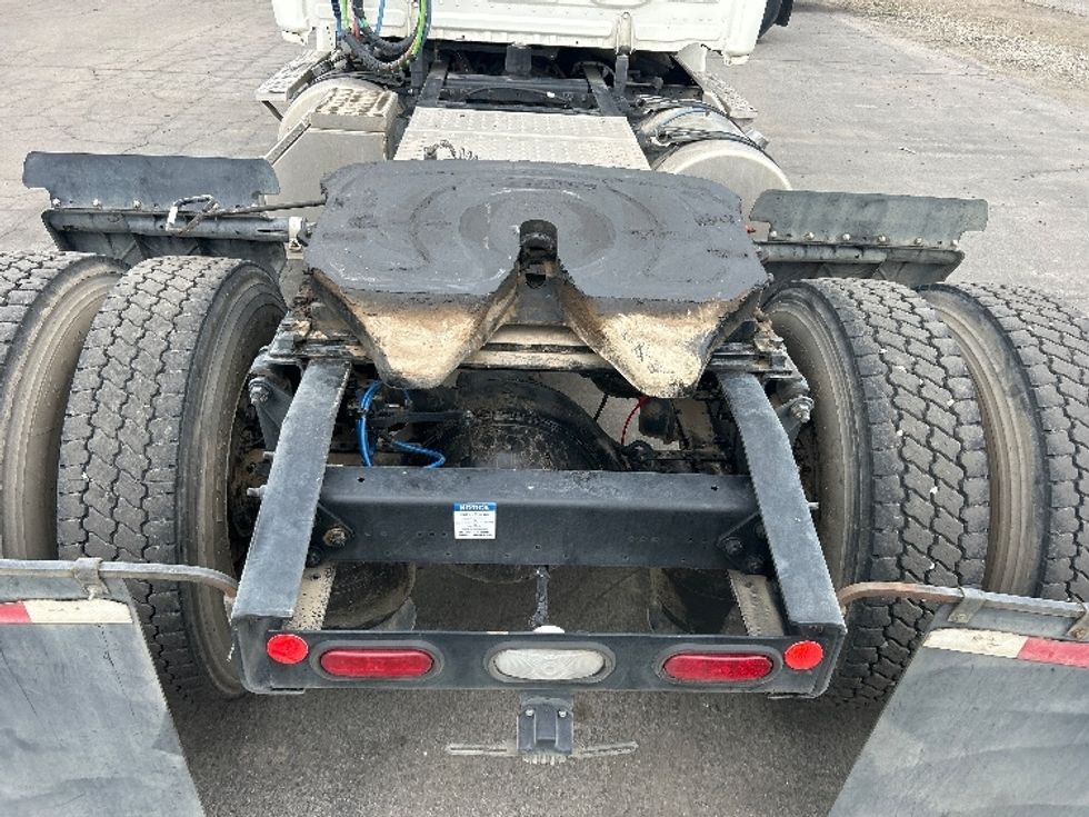 Day Cab Tractor-Heavy Duty Tractors-Freightliner-2019-Cascadia 12542ST-Fresno-CA-33,782\n\t\tmiles-$ 51,000 - Image 6