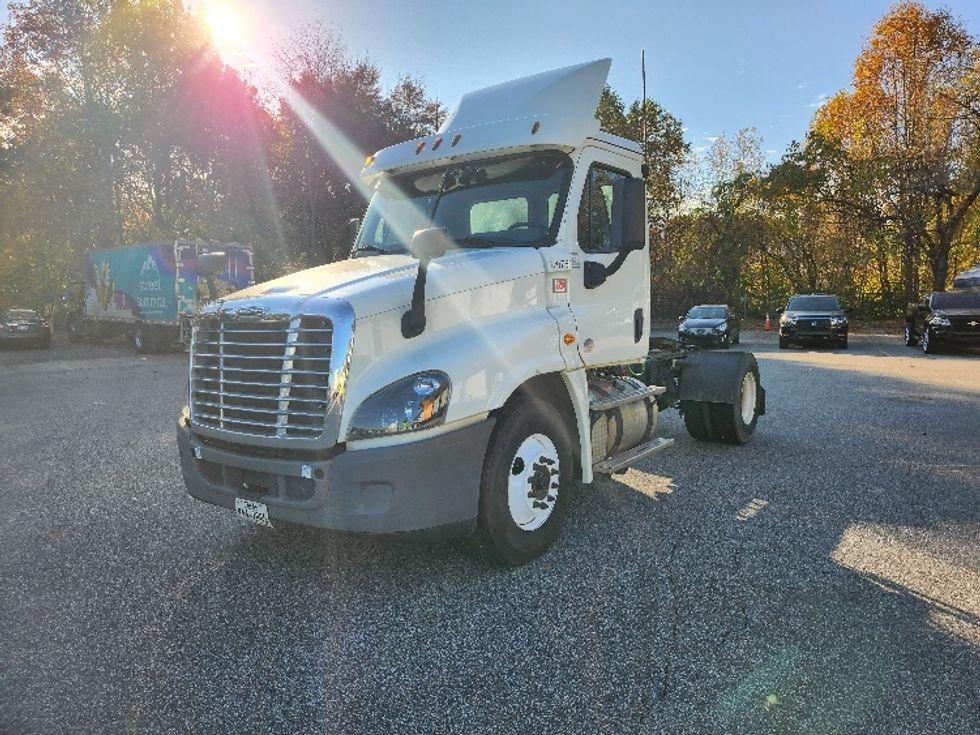 Day Cab Tractor-Heavy Duty Tractors-Freightliner-2019-Cascadia 12542ST-Greensboro-NC-243,891\n\t\tmiles-$ 51,500 - Image 1