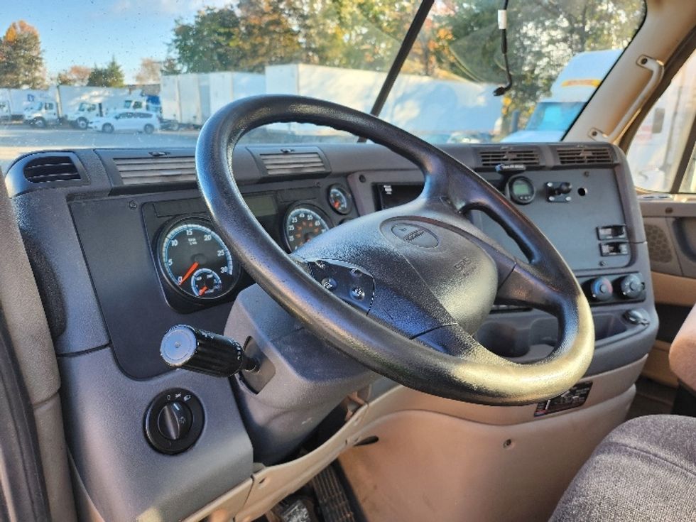 Day Cab Tractor-Heavy Duty Tractors-Freightliner-2019-Cascadia 12542ST-Greensboro-NC-243,891\n\t\tmiles-$ 51,500 - Image 10