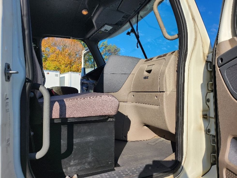 Day Cab Tractor-Heavy Duty Tractors-Freightliner-2019-Cascadia 12542ST-Greensboro-NC-243,891\n\t\tmiles-$ 51,500 - Image 12