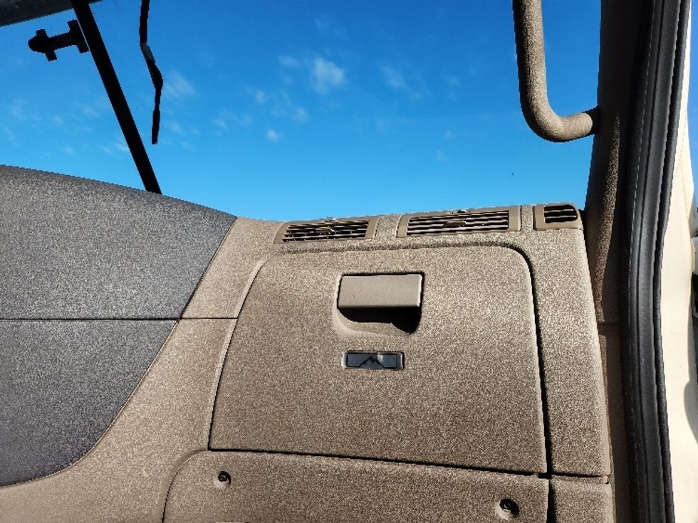 Day Cab Tractor-Heavy Duty Tractors-Freightliner-2019-Cascadia 12542ST-Greensboro-NC-243,891\n\t\tmiles-$ 51,500 - Image 13