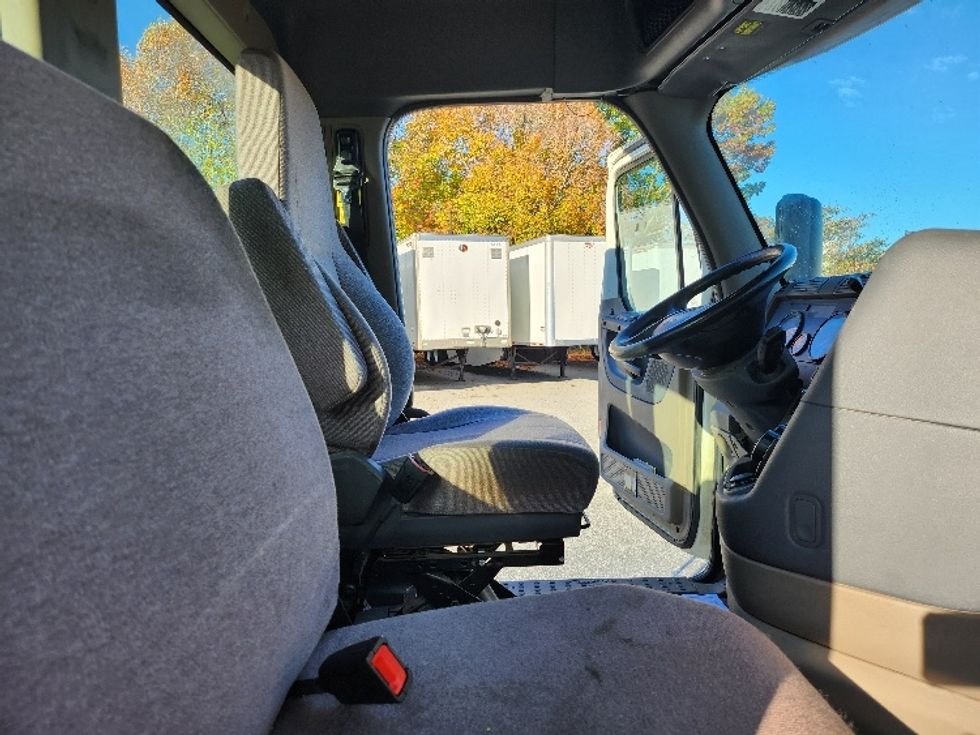 Day Cab Tractor-Heavy Duty Tractors-Freightliner-2019-Cascadia 12542ST-Greensboro-NC-243,891\n\t\tmiles-$ 51,500 - Image 14