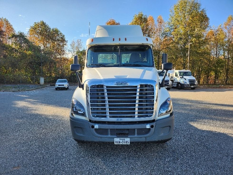 Day Cab Tractor-Heavy Duty Tractors-Freightliner-2019-Cascadia 12542ST-Greensboro-NC-243,891\n\t\tmiles-$ 51,500 - Image 2