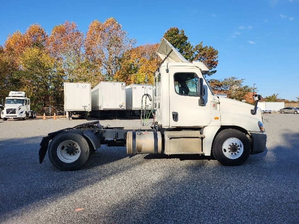 Day Cab Tractor-Heavy Duty Tractors-Freightliner-2019-Cascadia 12542ST-Greensboro-NC-243,891\n\t\tmiles-$ 51,500 - Image 8