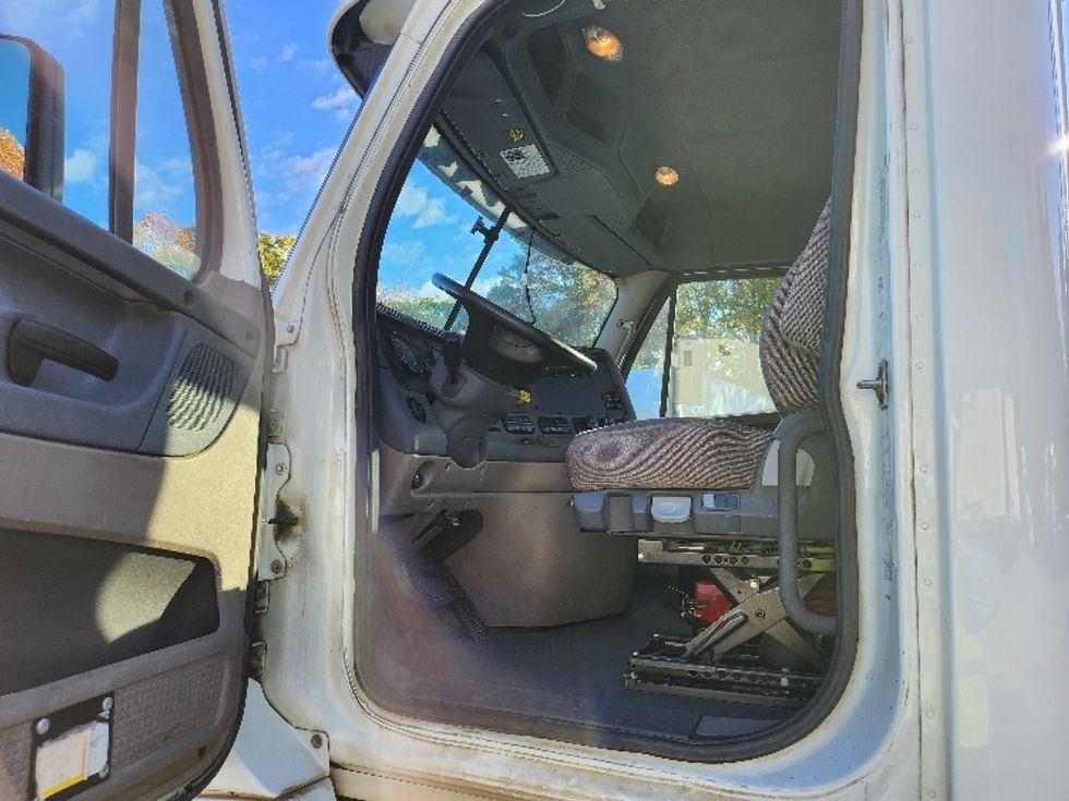 Day Cab Tractor-Heavy Duty Tractors-Freightliner-2019-Cascadia 12542ST-Greensboro-NC-243,891\n\t\tmiles-$ 51,500 - Image 9