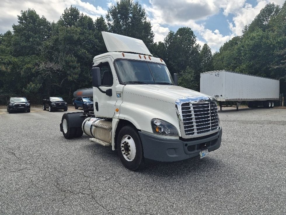 Day Cab Tractor-Heavy Duty Tractors-Freightliner-2019-Cascadia 12542ST-Greensboro-NC-398,327\n\t\tmiles-$ 35,000 - Image 1
