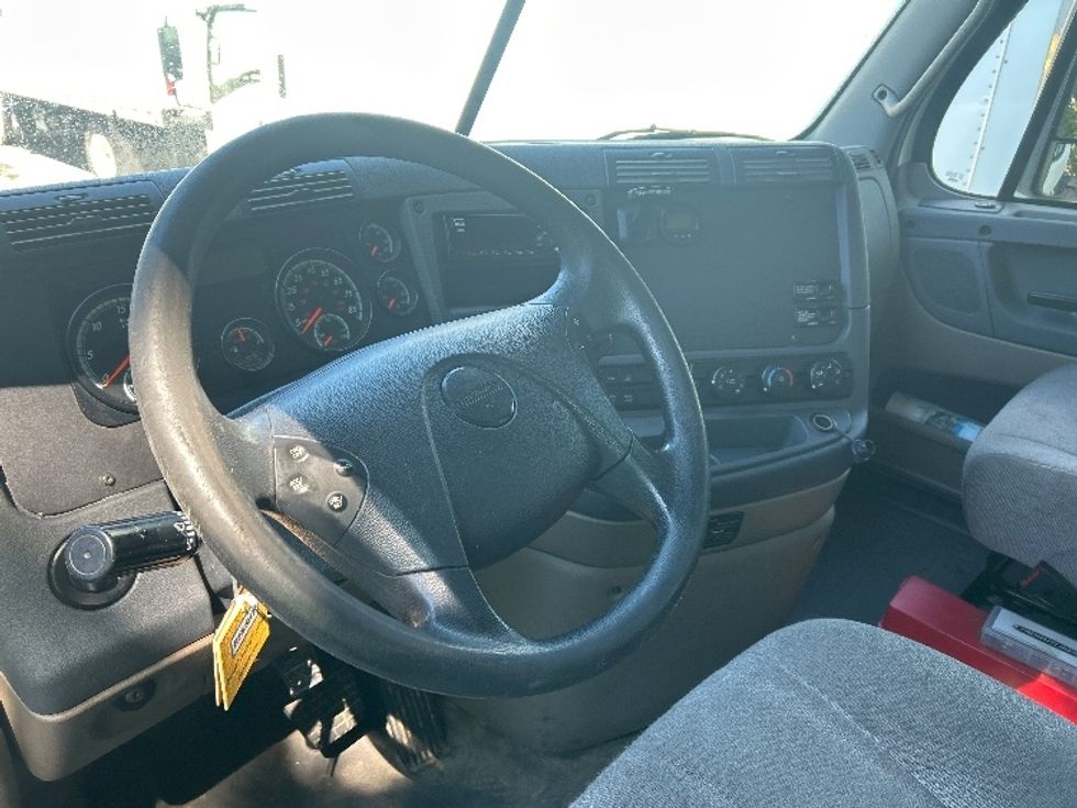 Day Cab Tractor-Heavy Duty Tractors-Freightliner-2019-Cascadia 12542ST-Greensboro-NC-398,327\n\t\tmiles-$ 35,000 - Image 10