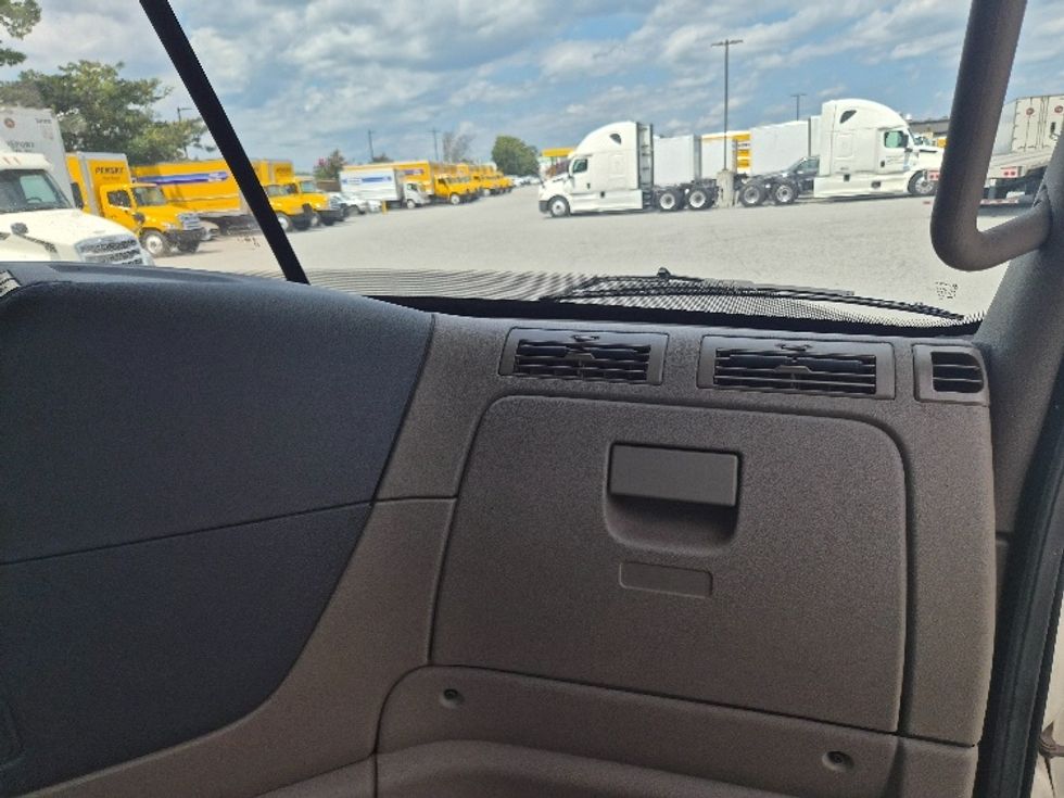 Day Cab Tractor-Heavy Duty Tractors-Freightliner-2019-Cascadia 12542ST-Greensboro-NC-398,327\n\t\tmiles-$ 35,000 - Image 13
