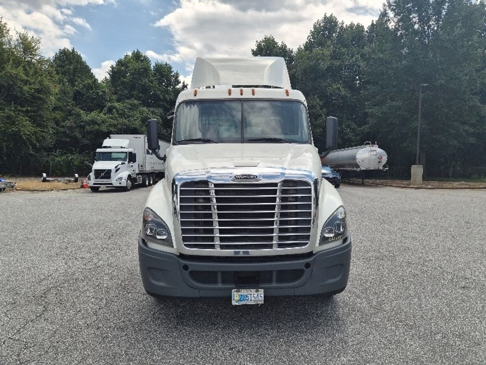 Day Cab Tractor-Heavy Duty Tractors-Freightliner-2019-Cascadia 12542ST-Greensboro-NC-398,327\n\t\tmiles-$ 35,000 - Image 2
