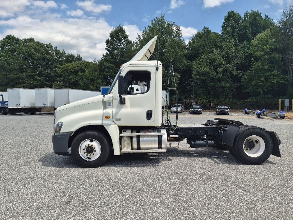 Day Cab Tractor-Heavy Duty Tractors-Freightliner-2019-Cascadia 12542ST-Greensboro-NC-398,327\n\t\tmiles-$ 35,000 - Image 4