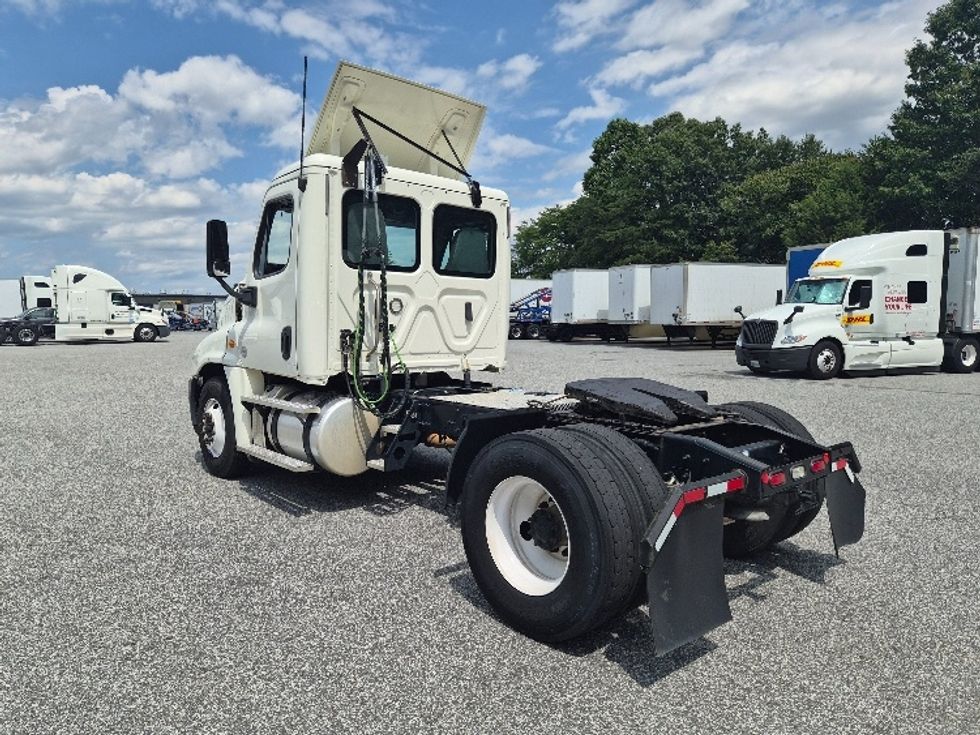 Day Cab Tractor-Heavy Duty Tractors-Freightliner-2019-Cascadia 12542ST-Greensboro-NC-398,327\n\t\tmiles-$ 35,000 - Image 5