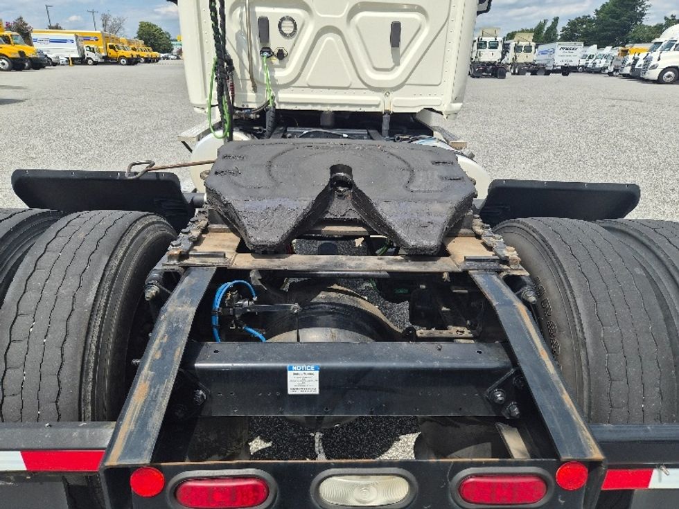 Day Cab Tractor-Heavy Duty Tractors-Freightliner-2019-Cascadia 12542ST-Greensboro-NC-398,327\n\t\tmiles-$ 35,000 - Image 6
